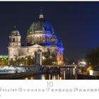 Berliner Dom. Monatskalender mit Zahlen von 1 bis 31. Der Dom ist nachts beleuchtet.