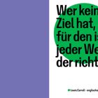 "Wer kein Ziel hat, für den ist jeder Weg der richtige." - Lewis Carroll. Schwarzer Text auf grünem Kreis, linke Hälfte lila.
