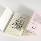 „Die Rückkehr“ steht über einer Illustration mit Pandas und einer Schildkröte. Daneben ein rosa Flyer mit Infos.