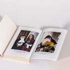 Links: "Schwester Rita mit Autorin Edith Mosimann in der Pforte, Kloster Fahr, März 2023." Rechts: "Schwester Rita beim Geschirrabtrocknen in ihrer Klausur in Kloster Fahr, September 2023." Zwei Fotos von Schwester Rita bei Alltagsaktivitäten.