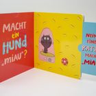 Texte: "MACHT ein HUND 'miau'?" und "NEIN, eine KATZE macht 'MIAU'." Illustration: Katze auf gelbem Hintergrund.