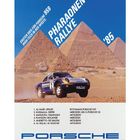 Pharaonen Rallye '85, Porsche 959 Sieg; Bild zeigt Auto in der Wüste vor Pyramiden, Text und Logo "Porsche".