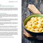 Gnocchi alla Carbonara Rezept: Zutaten, Zubereitung und Tipps. Links Text, rechts Schüssel Gnocchi mit Käse.