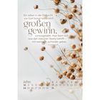Text: „Ein Leben in der Ehrfurcht vor Gott bringt tatsächlich großen Gewinn…“. 
Hintergrund: Getrocknete Pflanzen, Kalender unten.