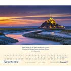"Segen sei mit dir, der Segen strahlenden Lichtes." Ein beleuchtetes Schloss auf einer Insel bei Sonnenuntergang, Kalender.