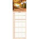 „In seinem Licht sehen wir das Licht.“ Oktoberkalender mit herbstlichem Motiv von Bäumen und einer Holzbrücke.