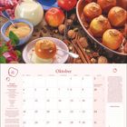 Text: "Bratapfel mit Vanillesauce", "Oktober". Darstellung: Bratäpfel, Vanillesauce, Äpfel, Nüsse auf einem Tisch.