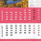 Kalender für Oktober bis Dezember 2027, Wochenübersicht. Bild einer Herbstlandschaft mit einem See und buntem Laub.