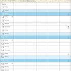 Oktober-Kalender mit UNICEF-Logo. Text über Kinderernährung in Ecuador. Ein Kind liegt im Gras und hält Blumen.