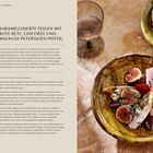 Karamellisierte Feigen mit rote Bete, Chicorée und Walnuss-Petersilien-Pistou. Rezept, Zutaten und Zubereitungsanleitung links. Rechts eine Speise in zwei Schalen zusammen mit einem Glas Getränk.