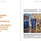 Seite mit Überschrift "Vom Ruhrgebiet in die Welt – über die Wanderausstellung". Foto von fünf Männern in formeller Kleidung.