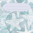 Zwei Linien für Text in einem weißen Feld. Hintergrund mit abstrakten Mustern und Seesternen in Blautönen.