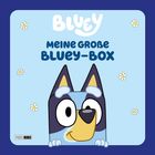 „BLUEY – Meine große Bluey-Box“. Illustration eines fröhlichen blauen Hundes mit Blumen auf hellblauem Hintergrund.
