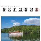 Kalender: Juli, Woche 29. Foto: Ein Schiff mit Norwegen-Fahne fährt auf einem Fluss, umgeben von Wäldern.