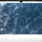 „Weiße Wolkenfäden spinnen Träume über dem Stahlblau.“ Ein Kalenderblatt zeigt das Datum für Oktober.