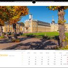 Oktober. Historisches Gebäude, gelbes Schloss im Sonnenlicht, Herbstbäume und Spaziergänger im Vordergrund.