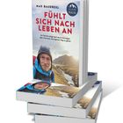„Fühlt sich nach Leben an“, Buch von Max Baudrex. Cover zeigt einen Mann in Outdoor-Kleidung vor einer Berglandschaft.