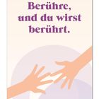 „Berühre, und du wirst berührt.“ Zwei Hände nähern sich einander vor einem sanft gemusterten Hintergrund.