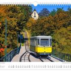 Text: Standseilbahn an den herbstlichen Elbhängen. Oktober. Datumskalender unten. Gelbe Standseilbahn fährt durch bunte Herbstbäume.