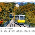 Oktoberkalender: 03.10. Tag der Deutschen Einheit, 31.10. Reformationstag. Gelbe Standseilbahn im Herbstwald.