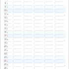 "Oktober" in roter Schrift, darunter ein Kalender mit Daten und Feiertagen. Illustration: Küstenlandschaft mit Booten.