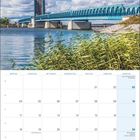 Monat Oktober 2027, Kalender mit hervorgehobenen Feiertagen. Oben Ansicht der Zecheriner Brücke unter blauem Himmel.