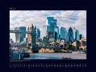 05 Mai. London, Skyline mit Tower Bridge im Vordergrund und modernen Wolkenkratzern im Hintergrund. Kalenderlayout.