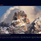 01 Januar. Beeindruckende, winterliche Berglandschaft mit schneebedeckten Dolomiten und dramatischen Wolken.