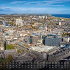 „Aberdeen - Panorama 11“. Kalenderübersicht: Tage 1–30 mit Wochentagen unten. Stadtansicht mit Gebäuden und Küste im Hintergrund.