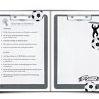 Links: Fragen zur Selbstreflexion für Trainer und Eltern. Rechts: Illustration mit Fußball und "LOVE SOCCER".