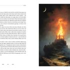Text: "Frankenstein"
Ein brennender Scheiterhaufen auf einem Hügel, unter einem dunklen Himmel mit einer Mondsichel. Eine Person steht daneben.