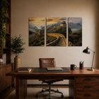 Ein moderner Holztisch, daneben ein Bücherregal und ein dreiteiliges Wandbild der Chinesischen Mauer an der Wand.