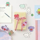 „To do list“ mit Aufgaben, „CONGRATULATIONS“ auf einer Karte. Niedliche Tierillustrationen und Notizbücher mit Herz-Motiven.