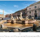 Text: „Piazza Navona“, „11“, „CASARES EDITION“. 
Ein Brunnen mit Statuen auf einem belebten Platz, umgeben von Gebäuden.