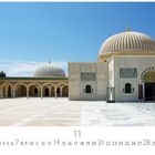 Monastir; Kalender mit Daten von 1 bis 30, Monat 11. Architektur: Große Kuppeln, Bögen, dekorative Muster.