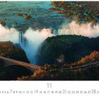 Text: "Viktoria Wasserfall", "11", "CASARES EDITION". 

Mächtiger Wasserfall, Brücke im Vordergrund, üppige Vegetation.