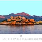 "Calvi Zitadelle" steht unten links. Darunter ein Kalender mit November. Darüber eine Küstenfestung vor Bergen.