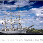 Im unteren Bereich stehen die Zahlen 1 bis 30 und in der Mitte groß "11". Ein großes Segelschiff fährt auf dem Wasser.