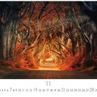 "The Dark Hedges"; Kalenderseite mit Datum 1 bis 30; Herbstliche Allee mit verwobenen Baumkronen, die einen Tunnel bilden.