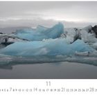 "11", "CASARES EDITION". Eisberge im Wasser unter bedecktem Himmel. Kalenderlayout unten.