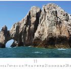 Cabo San Lucas. Kalenderseite für November. Felsformation im Meer unter klarem Himmel.