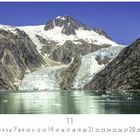 „Gletscherlandschaft“ über einer beeindruckenden Ansicht eines Gletschers, der ins Wasser mündet, umgeben von Bergen.