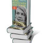 „Zwei Menschen sind in mir“, Andrea Stoll, Ingeborg Bachmann. Ein Stapel Bücher mit einer Frauenfotografie auf dem Cover.