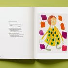 Text: "AN DEN FRÜHLING" und Gedicht darunter. 
Illustration: Kindliches Gesicht mit großen Augen und braunem Haar.