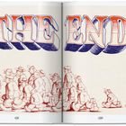 Der Text "THE END" in großen, bunten Buchstaben. Darunter eine Zeichnung von marschierenden Figuren in verschiedenen Größen.