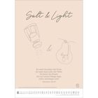„Salt & Light“. Matthäus 5,13-14: Ihr seid das Salz der Erde. Ihr seid das Licht der Welt. Ein Salzstreuer und Glühbirne.