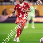 Text: "Jonathan Tah", "Vorjahresabbildung", "November". Fußballspieler in rotem Trikot, FC Bayern München Logo unten.