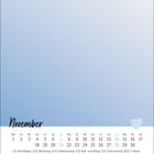 Kalenderseite: November mit den Tagen und wichtigen Terminen wie Allerheiligen und 1. Advent. Dezente Farbverläufe.