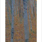 Kalenderblatt November 2027. Gemälde herbstlicher Birkenwald, Blätter in Gelb, Bäume in Blau- und Grautönen.