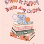 "Snow is Falling, Books Are Calling." Tasse und Kürbis auf Buchstapel. Texte: "Book Lovers Club", "HARVEST SEASON".